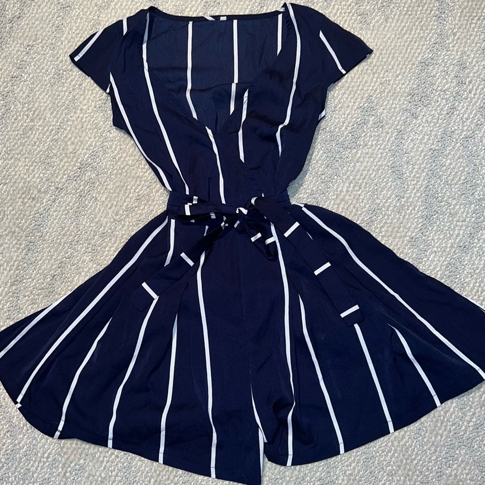 navy blue romper from local boutique
